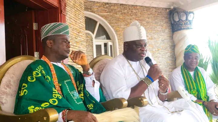 OBA OLUGBENLE HOLDS STRATEGIC TALKS WITH OLOTA ON OGUN WEST AGENDA